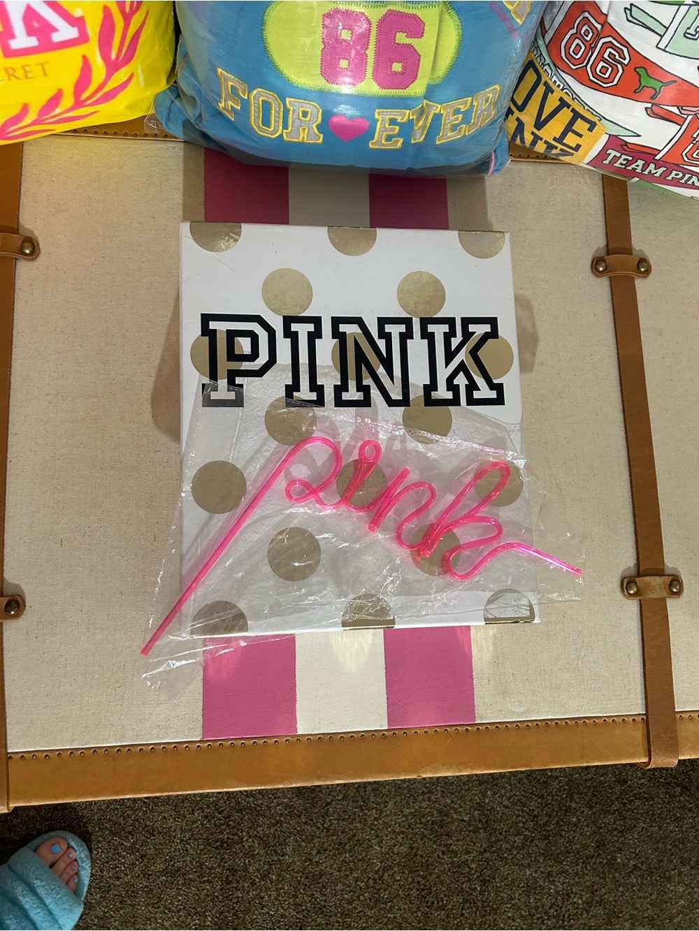 New neon straw and collectable box